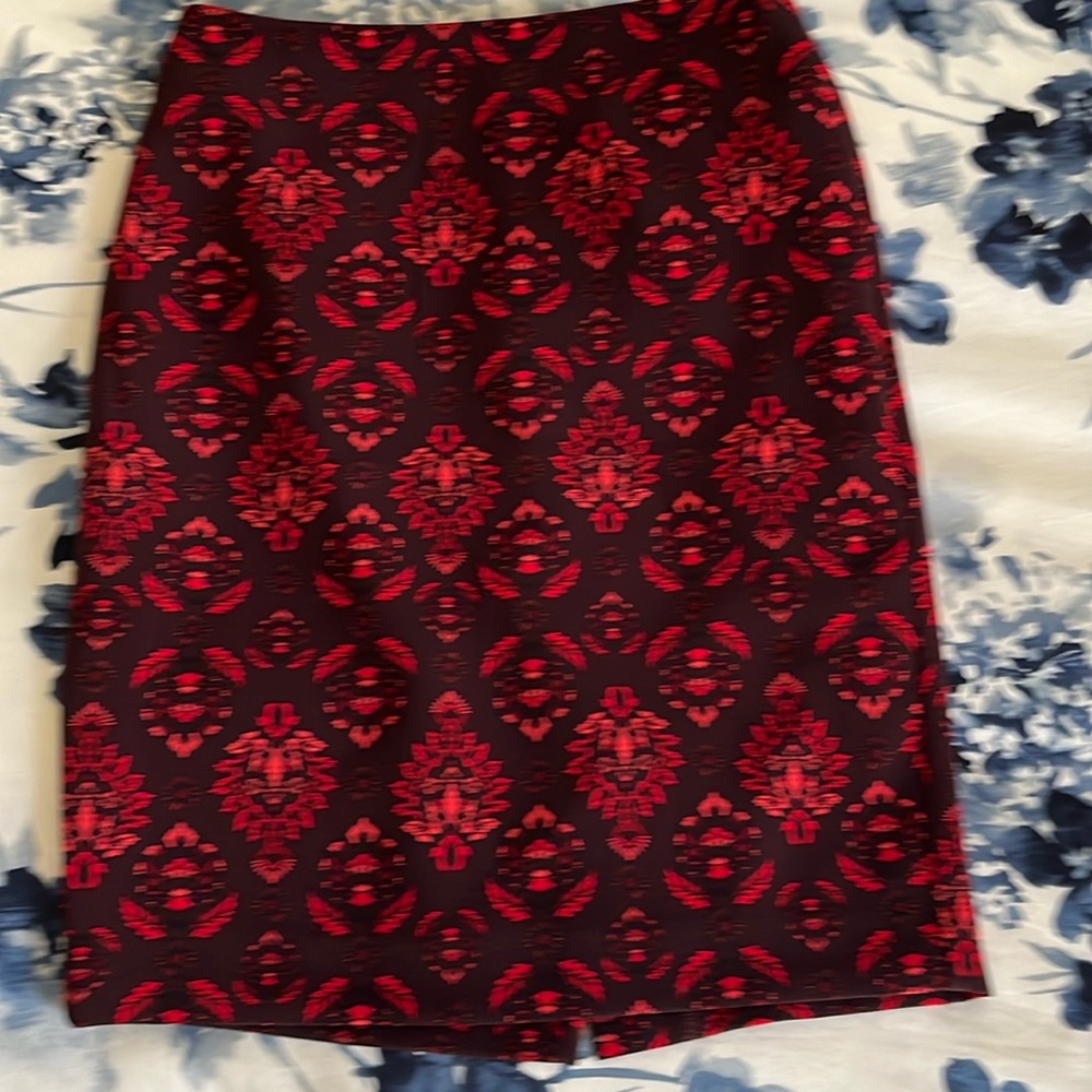 Ann Taylor pencil skirt. Gorgeous pink and red pattern.